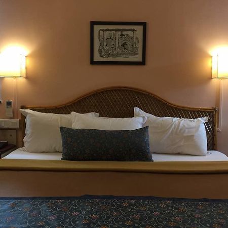 Hotel Gopika International Panadzsi Kültér fotó