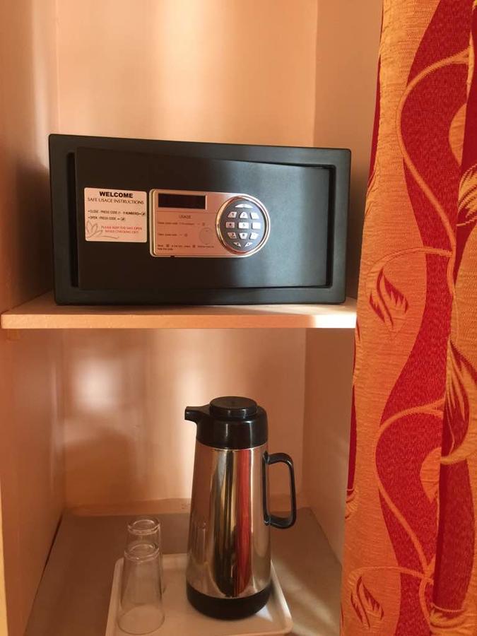 Hotel Gopika International Panadzsi Kültér fotó